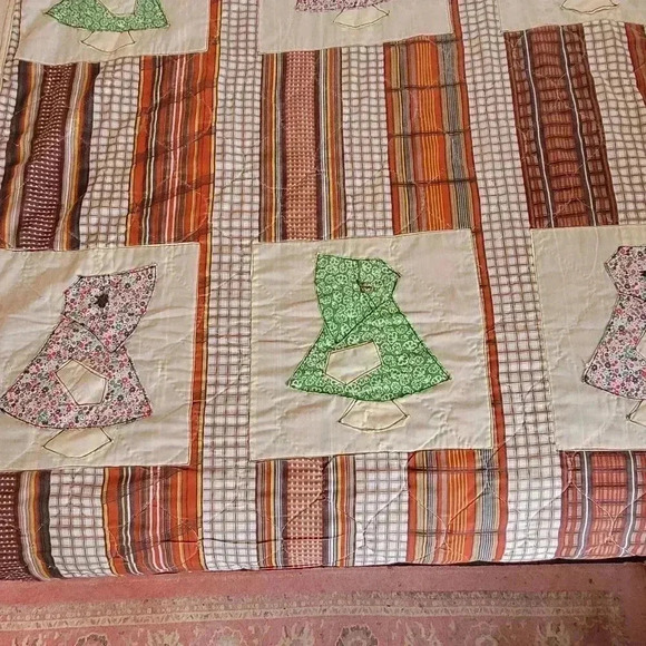 Vintage  Handmade Quilt Blanket - Picture 3 of 15